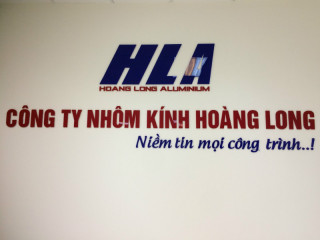 Lắp đặt bộ logo công ty TNHH nhôm kính Hoàng Long